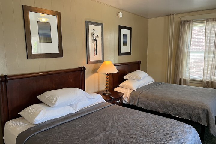 1 Queen Bed (9 of 45)