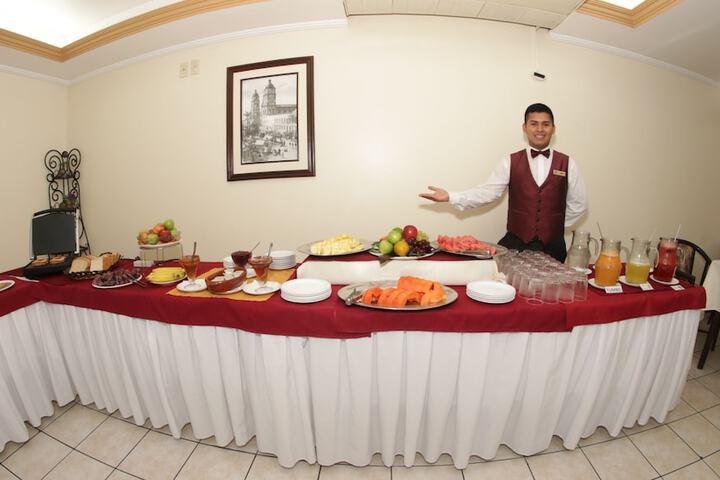 Dining 42 of 55