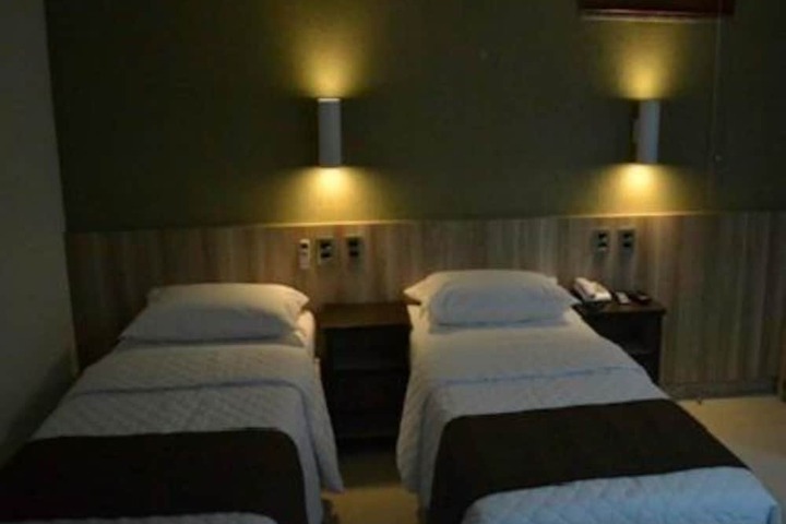 Room 12 of 25