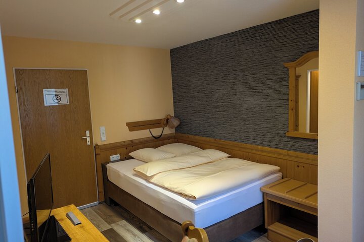 Room 2 of 30