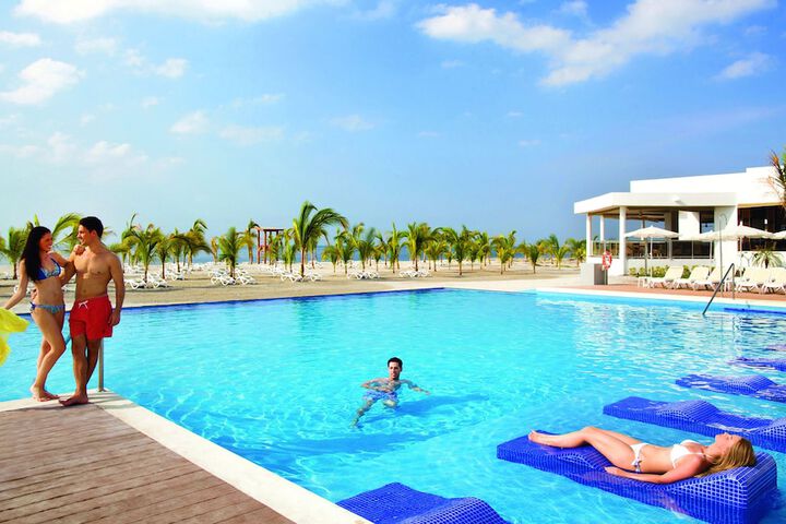 Hotel Pool