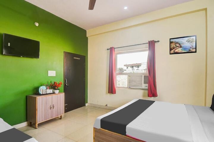 Room 4 of 12