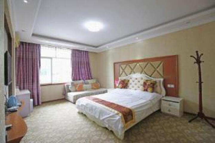 Room 5 of 6