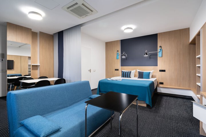 Room 32 of 63