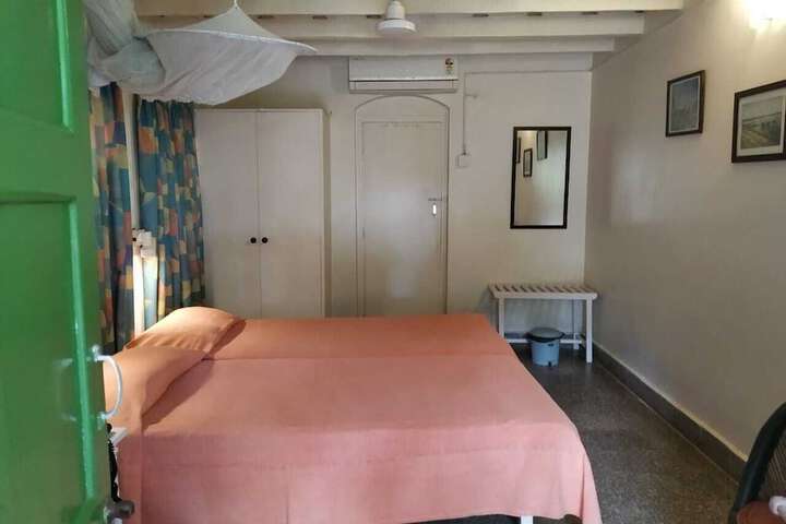 Room 68 of 233
