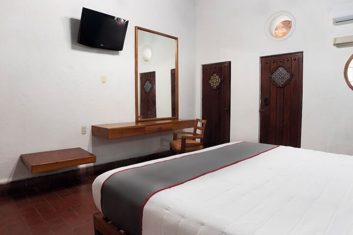 Room 43 of 182