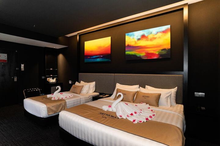 Room 27 of 73