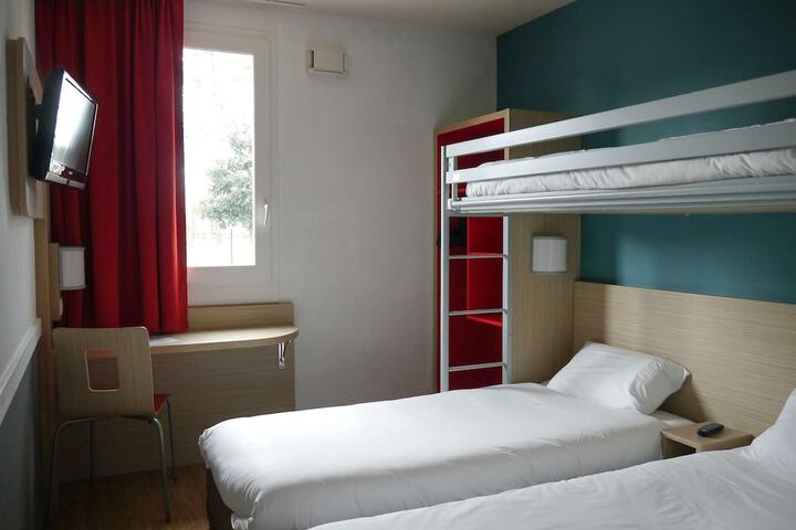 Room 30 of 65