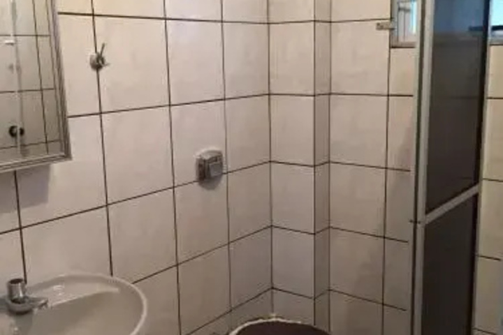 Room 8 of 9