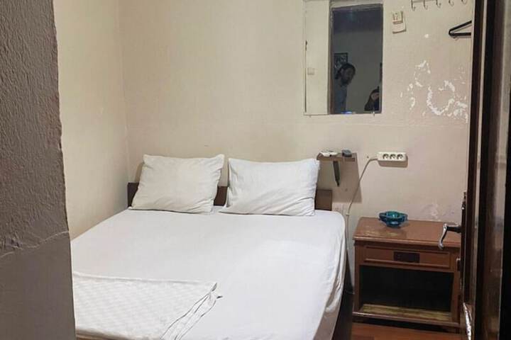 Room 4 of 6