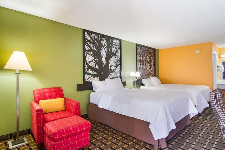 2 Queen Beds (3 of 16)