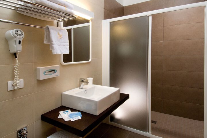 Room 15 of 31