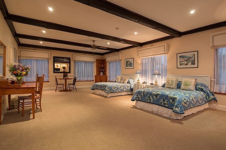 Room 3 of 204