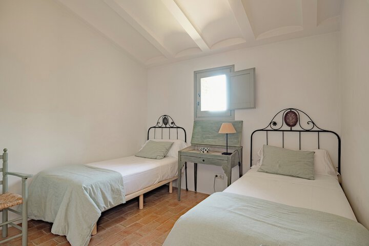 Room 25 of 131