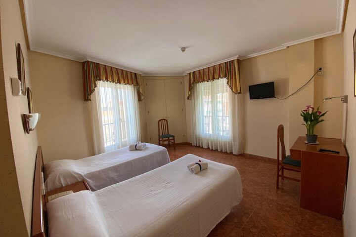 Room 7 of 28