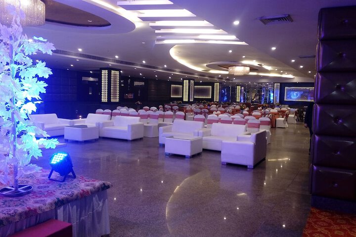 Ballroom/Hall 36 of 42