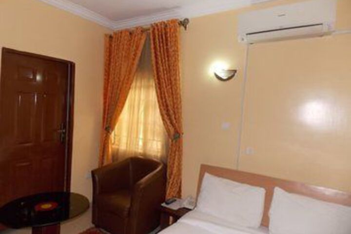Room 17 of 19