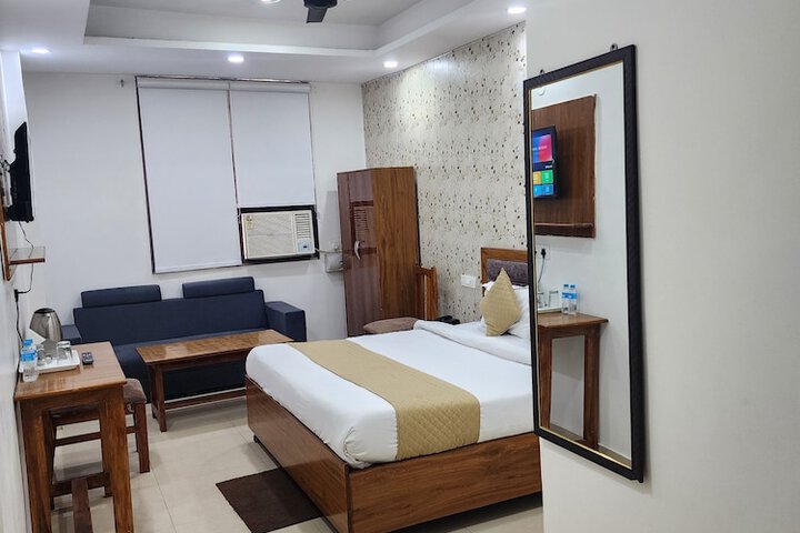 Room 13 of 72
