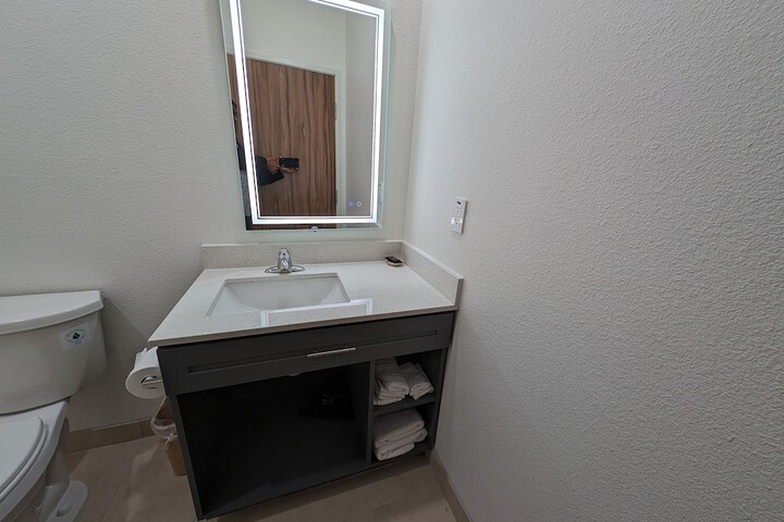 Room 43 of 63