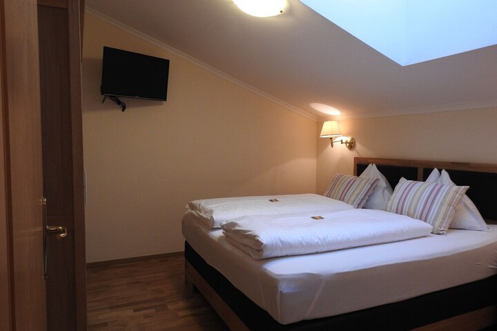 Room 9 of 70