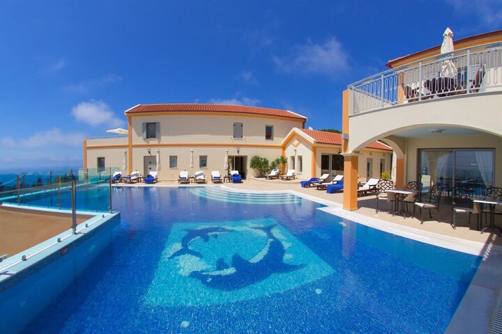 Pool 14 of 25