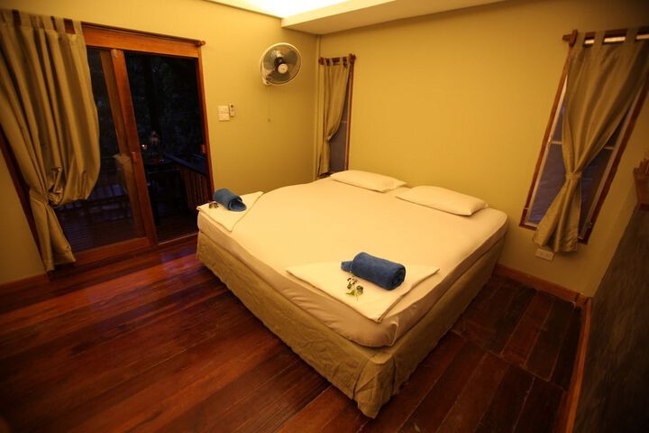 Room 2 of 117