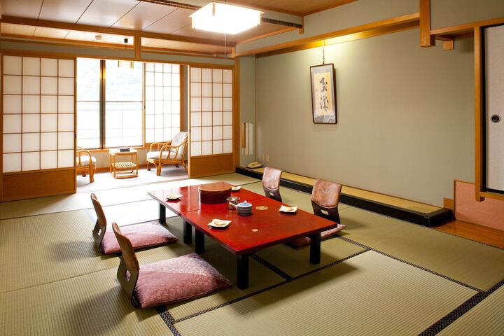 Room 10 of 48