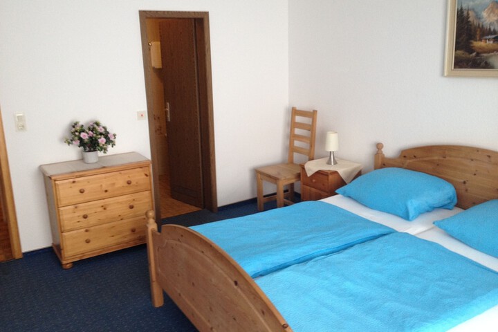 Room 10 of 32
