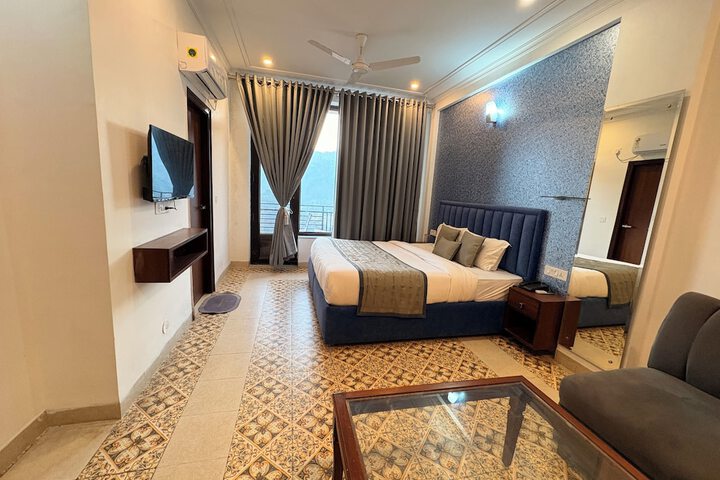 Room 7 of 31