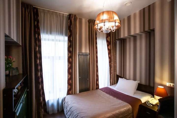 Room 12 of 52
