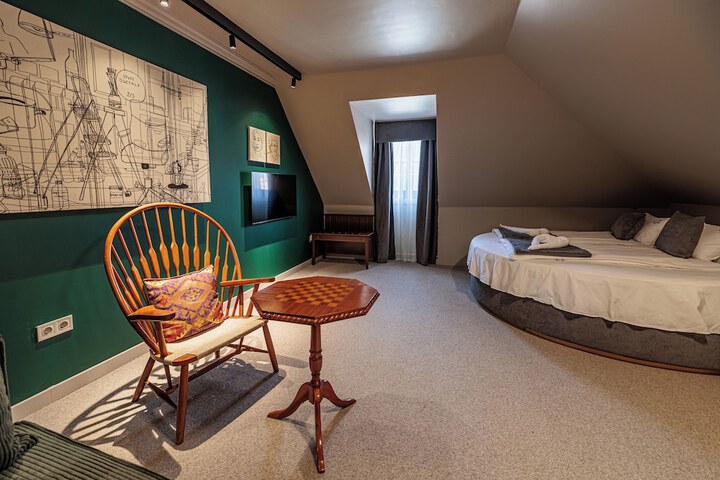 Room 47 of 103