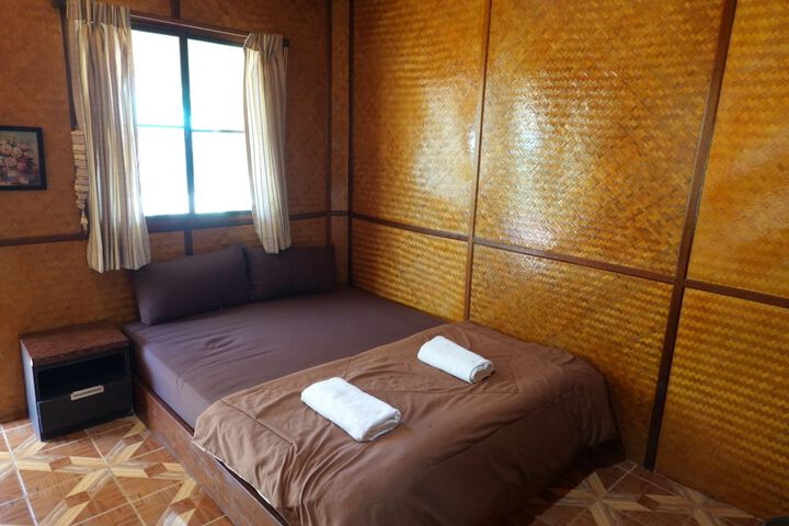 Room 10 of 33
