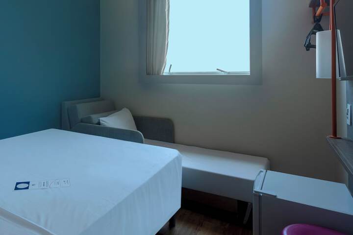 Room 33 of 110