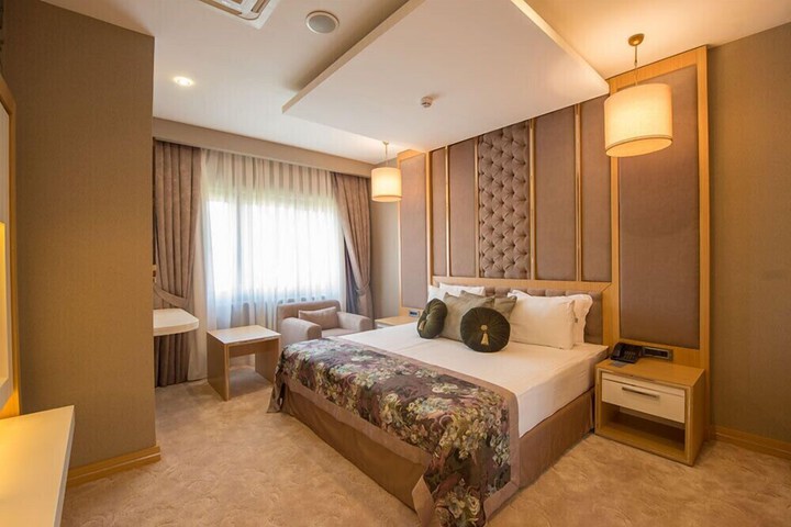 Room 9 of 104