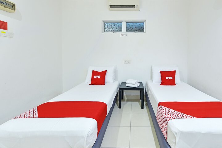 Room 10 of 28