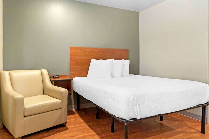 Standard Studio 1 Queen Bed (1 of 9)