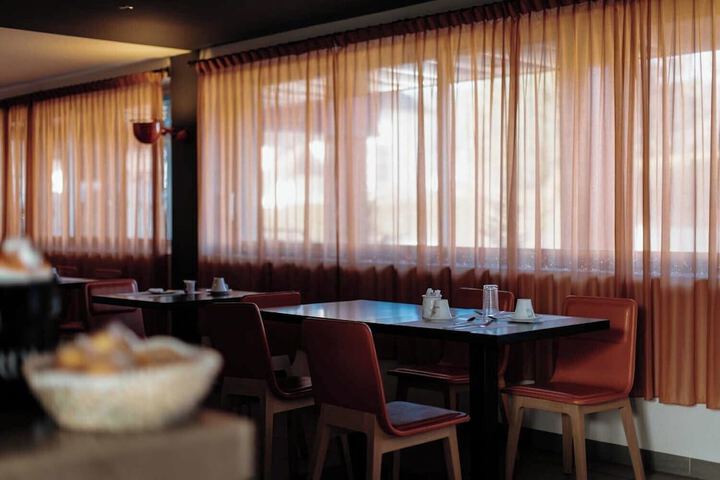 Dining 18 of 29