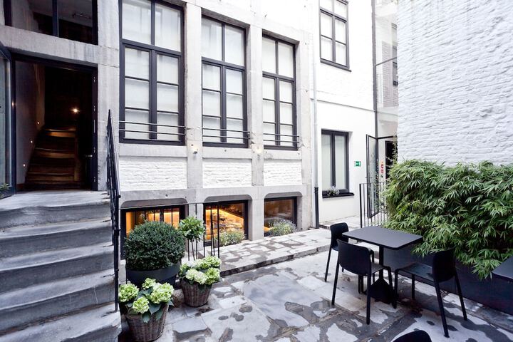 Hotel Exterior 45 of 52