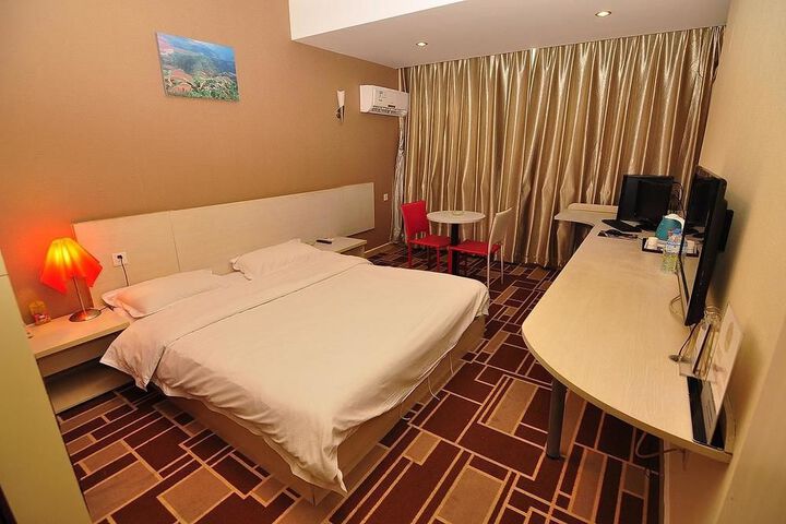 Room 28 of 90
