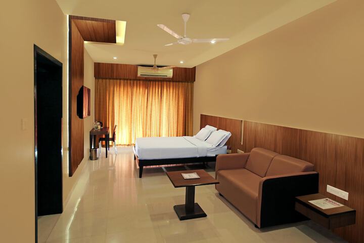 Room 7 of 32