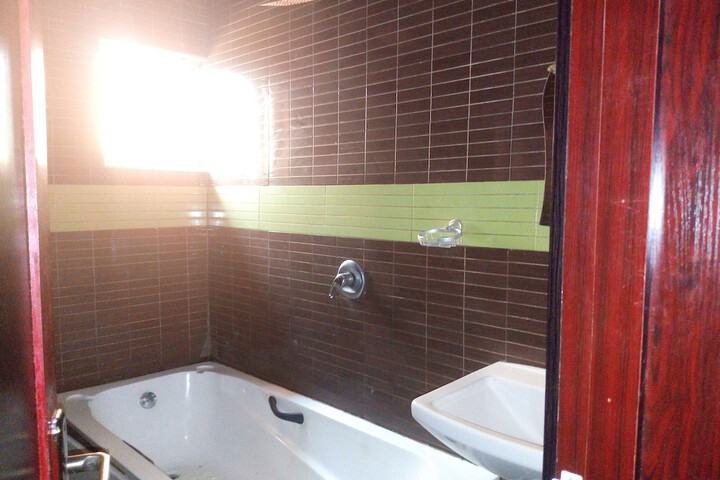 Room 20 of 28
