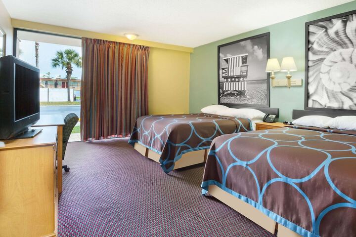 1 King Bed Deluxe Room (7 of 14)