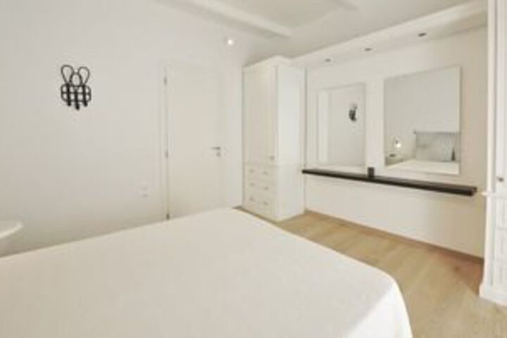 Room 9 of 18