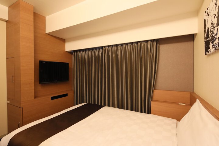 Room 18 of 93