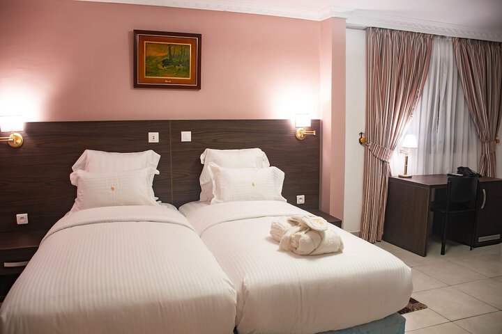 Room 8 of 50