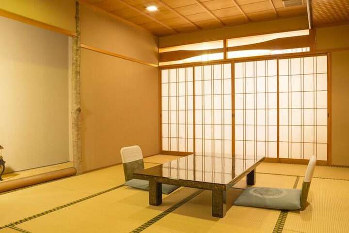 Room 8 of 27