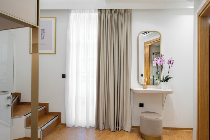 Room 9 of 60