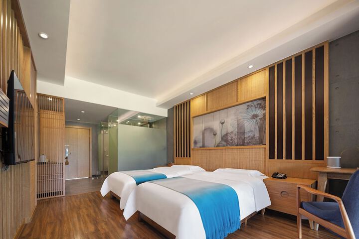 Room 26 of 184