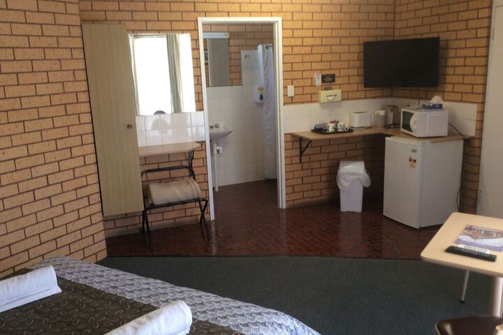 Room 2 of 10