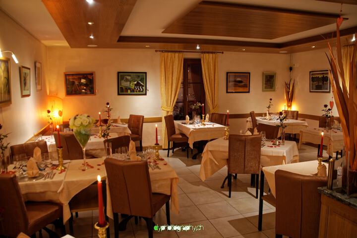 Dining 34 of 61